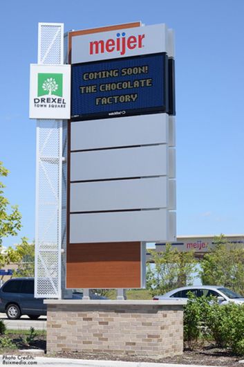 Drexel Town Square Pylon Sign - Oak Creek, WI